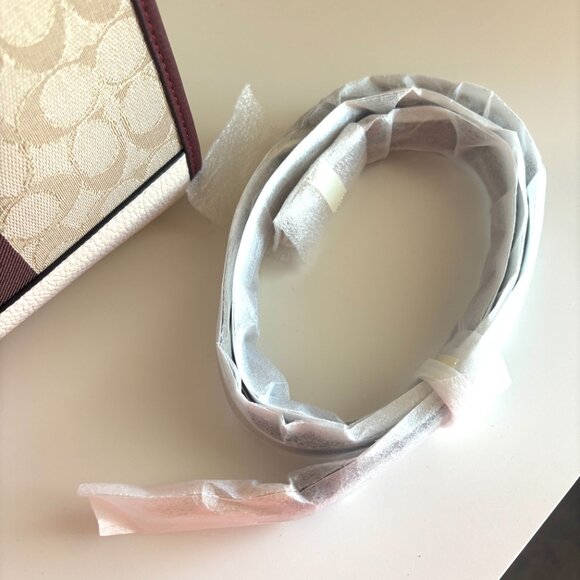 NEW Coach Dempsey Tote 22 In Signature Jacquard With Stripe & Coach Patch - Picture 6 of 9